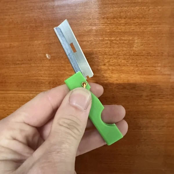 Derma-safe Folding Utility Razor - knife