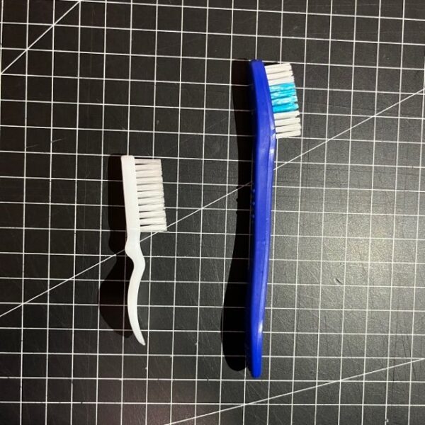 mini-tandeborstel-voor-EDC-hiking-backpacking-1.jpg Moss Gear Compact trail toothbrush - short handle